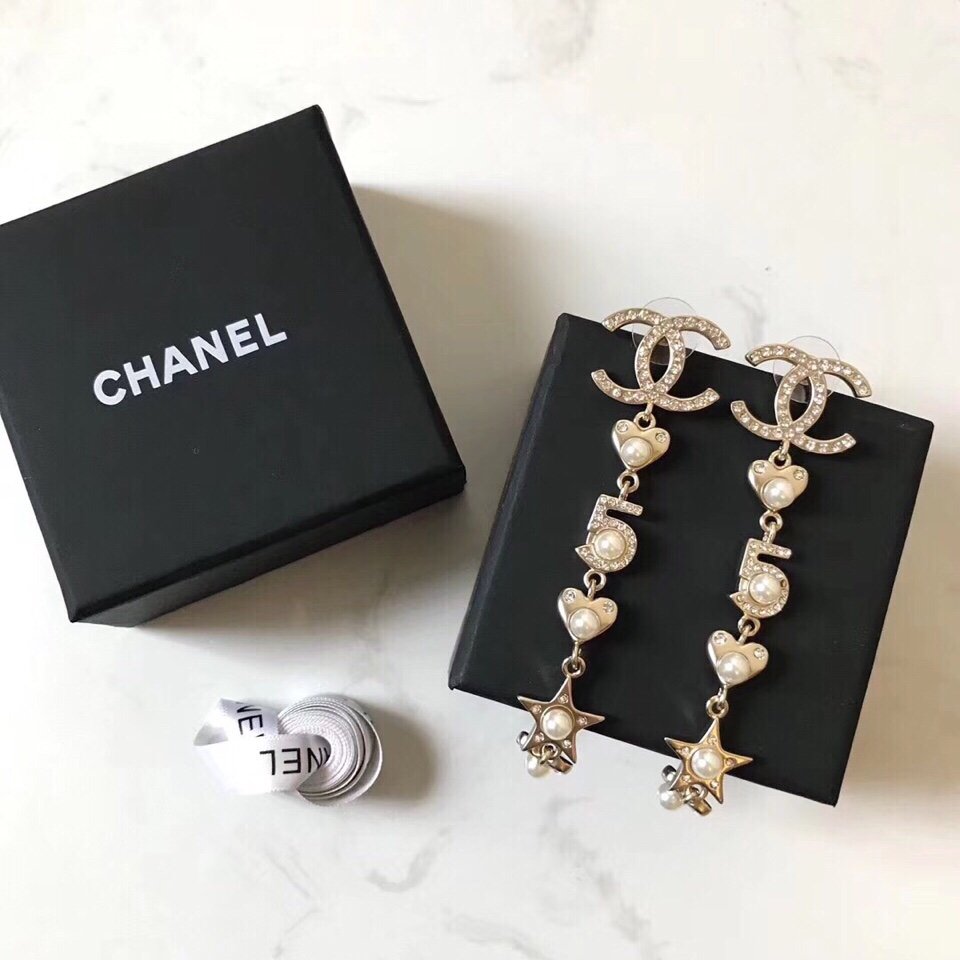 Chanel Chanel珍珠 流苏 五角星 长款 耳钉19秋冬 火爆上新 精致迷人专柜同步 一比一 925银针 随便搭配不分年龄 大牌经典款永恒之美