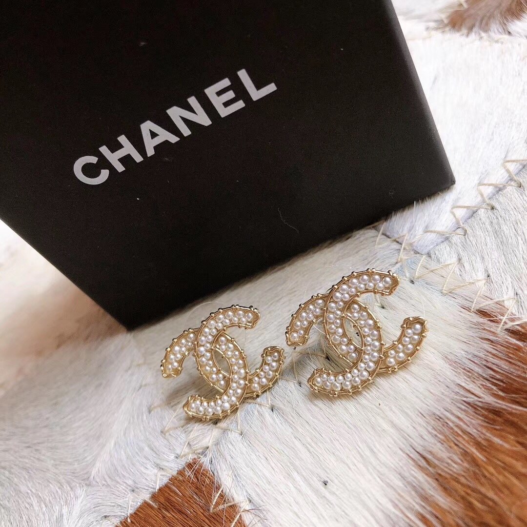 xx452 Chanel Chanel2020年早春新品上市 双排珍珠 双C耳钉 大小适中 非常日常百搭的一款 一眼爱上 自留自留 原版一致材质 美美哒