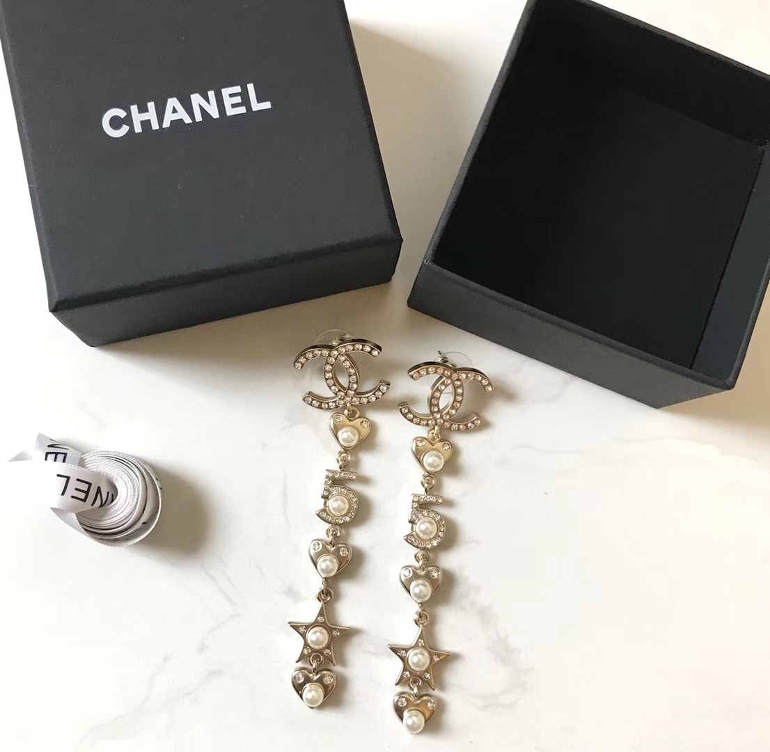 Chanel Chanel珍珠 流苏 五角星 长款 耳钉19秋冬 火爆上新 精致迷人专柜同步 一比一 925银针 随便搭配不分年龄 大牌经典款永恒之美