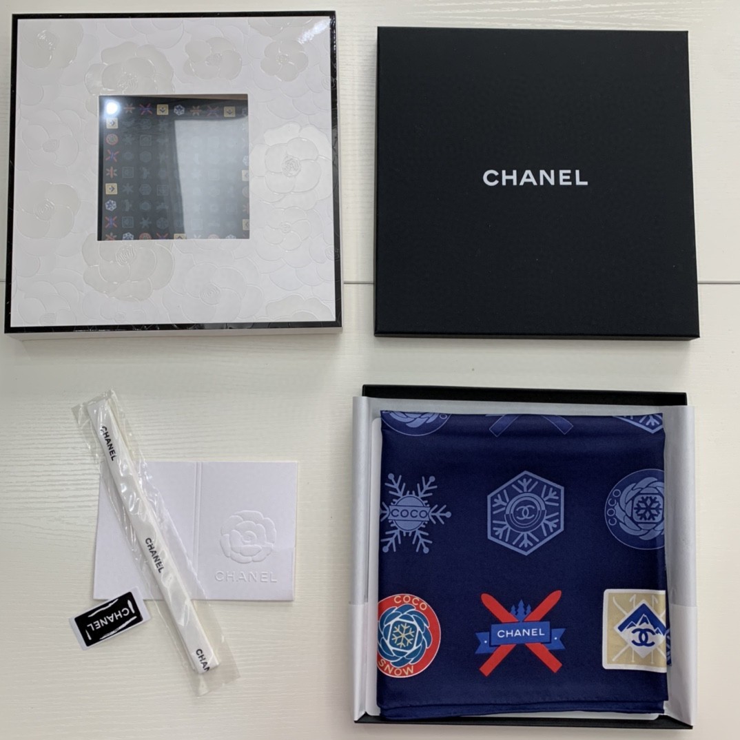 Chanel 高雅 简约 精美 90*90cm 100%斜纹真丝 原单品质 冬日蒙斯～藏青