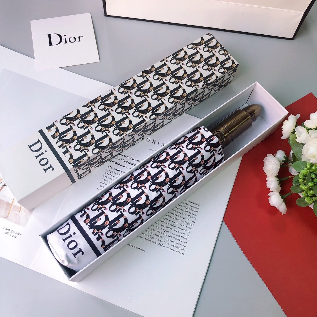 Dior 新型图案 子弹手柄最新火爆单品 简单方便 展现档次与品位 新涂层技术伞布 带来令人惊喜的遮光效果 让防晒及隔热性能更优保障