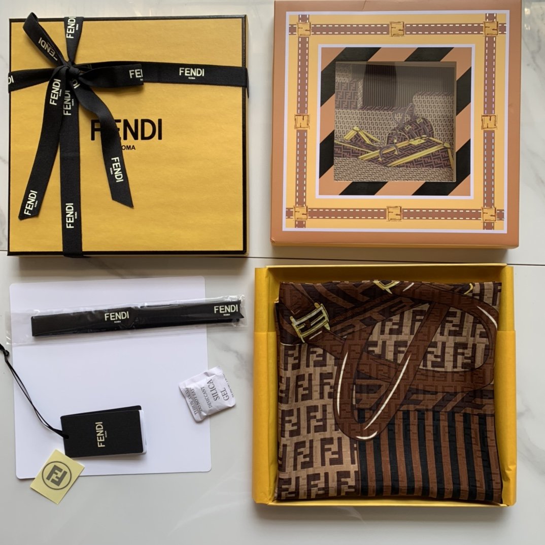 Fendi 几何箱包～咖色 90*90cm 100%真丝 原单品质