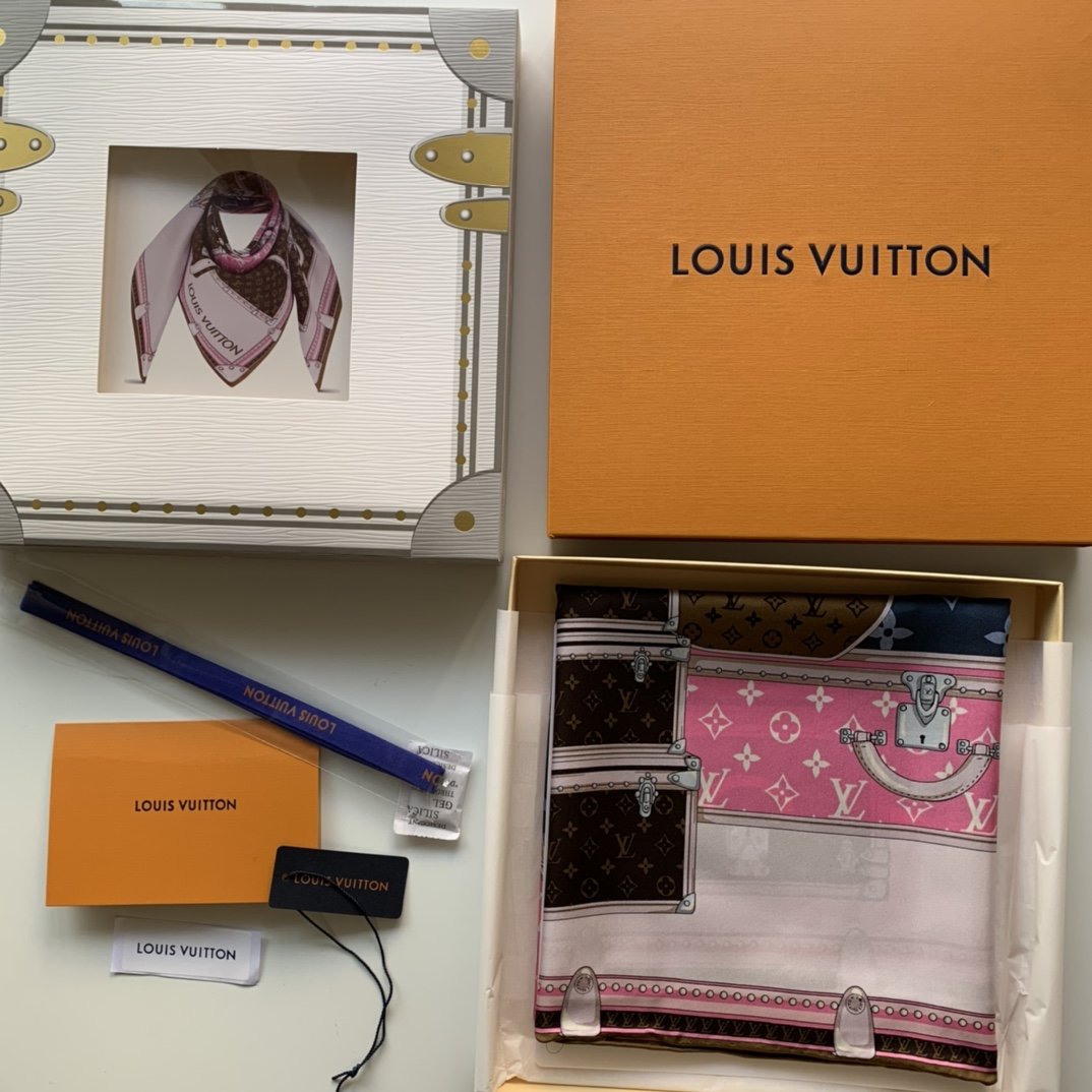 Louis Vuitton 旅行箱包～粉色 90*90cm 100%斜纹真丝 原单品质