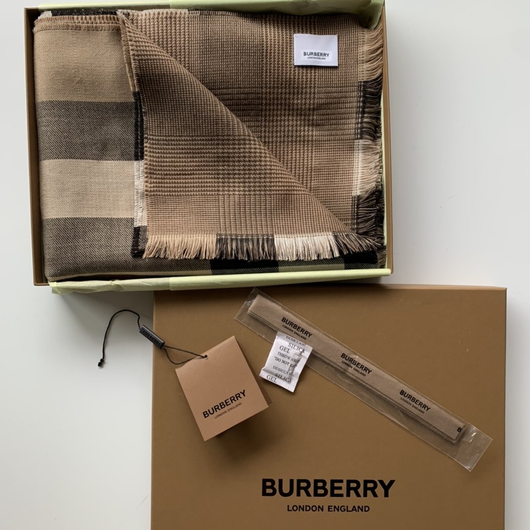 Burberry 双面羊绒围巾 200*100cm 100%羊绒 经典的格子款式 百搭神器 纯羊绒质感舒适保暖