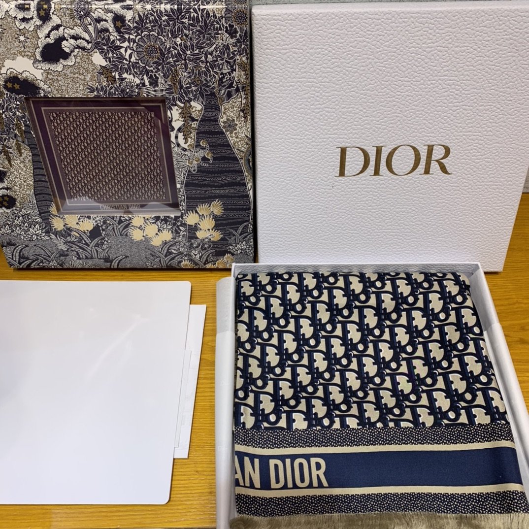 Dior 流金字母～海军蓝 90*90cm 100%斜纹真丝 锁边拆须工艺 原单品质