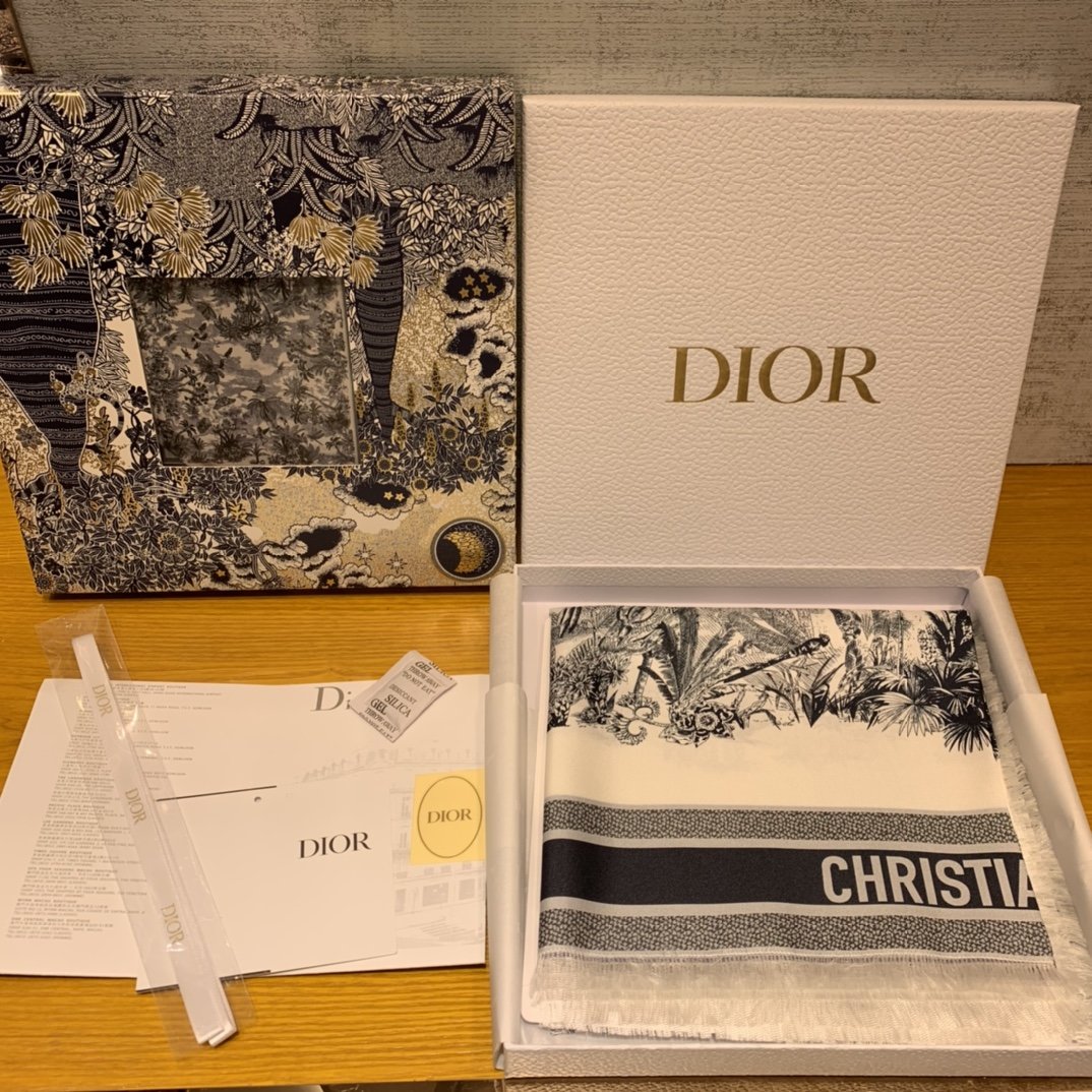 Dior 茹伊风情～蓝色 90*90cm 100%斜纹真丝 锁边拆须工艺 原单品质